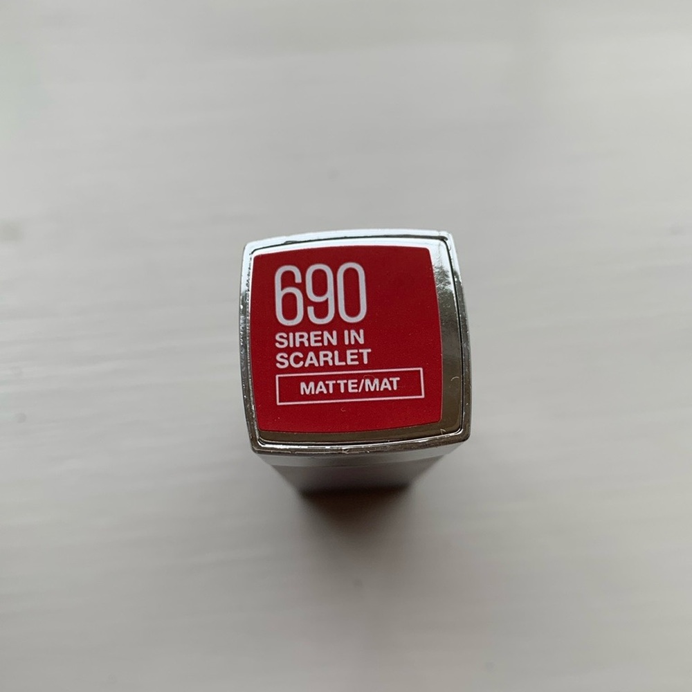 ⭐️ Maybelline Siren in Scarlett 690